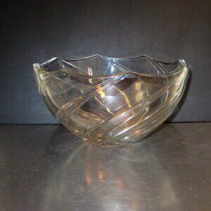 Decorative Glass Bowl Swirl Pattern Pinwheel Center Edge Work Fruit Display